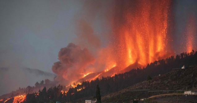 İspanya'daki yanardağ 1 aydır faaliyette
