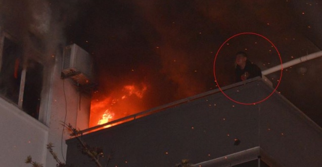 Oturduğu evi ateşe verdi, balkona çıkıp seyretti!